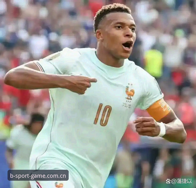 《雷暴中断两小时，法国3-0伊拉克：姆巴佩追平克洛泽，梅西18球纪录还稳吗？》